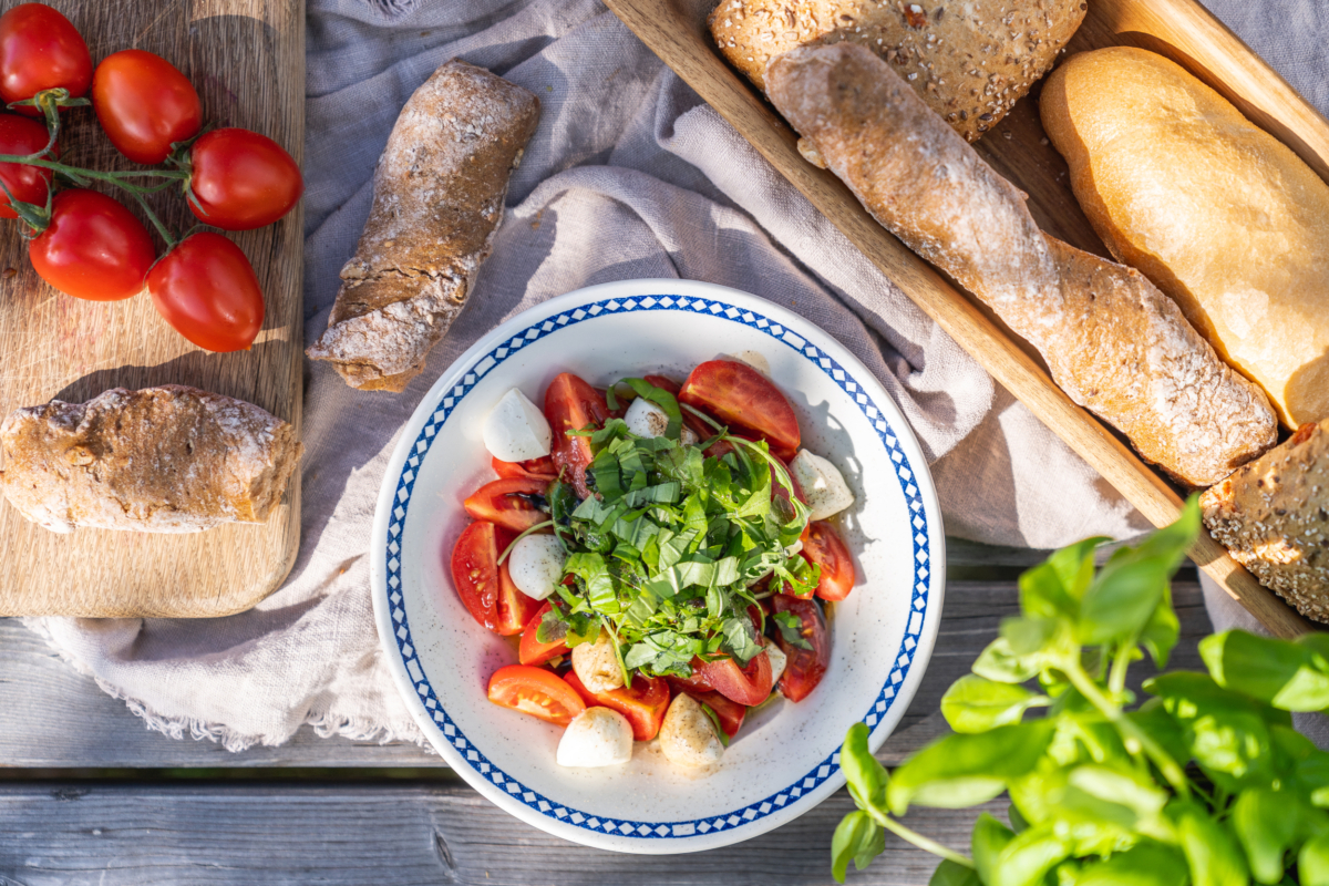 Mozzarella-Tomaten-Rucola-Salat | Rezept – Ja! Natürlich